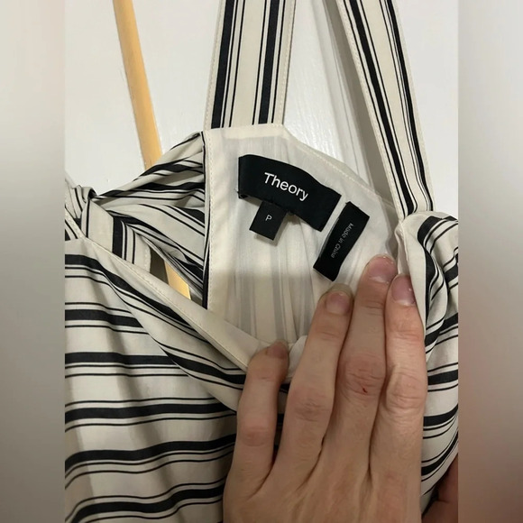 THEORY Striped gathered cotton-poplin midi dress - Picture 3 of 5